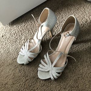 Women’s 4 in pumps